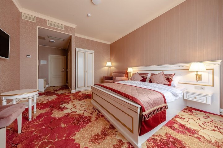 Room 13 of 40