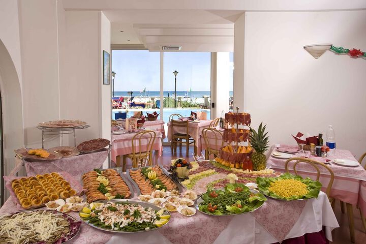 Dining 54 of 70