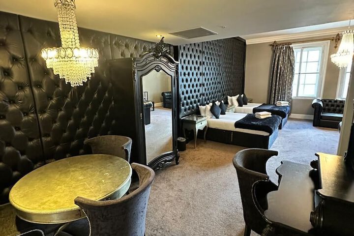 Room 95 of 171