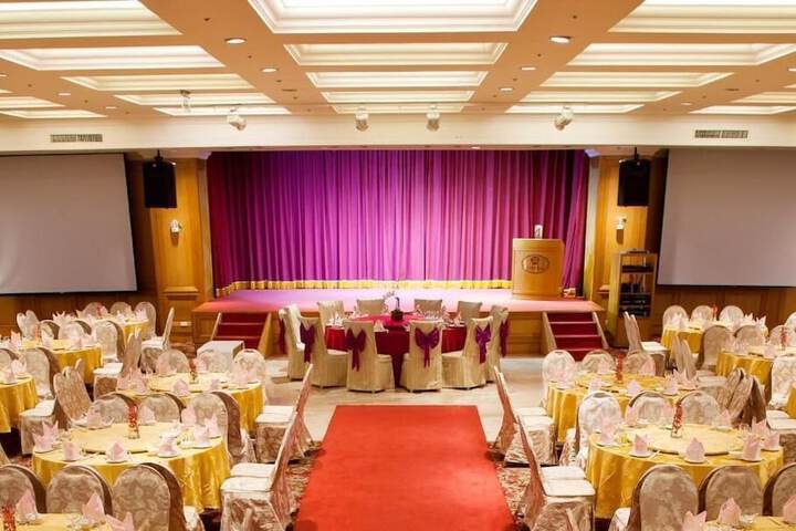 Ballroom/Hall 40 of 41