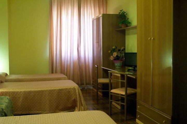 Room 13 of 68