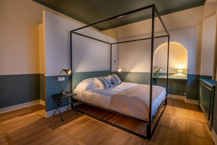 Room 10 of 62