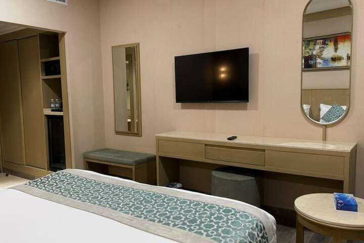 Room 40 of 181