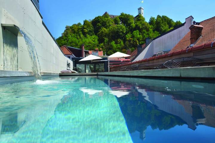 Hotel Pool