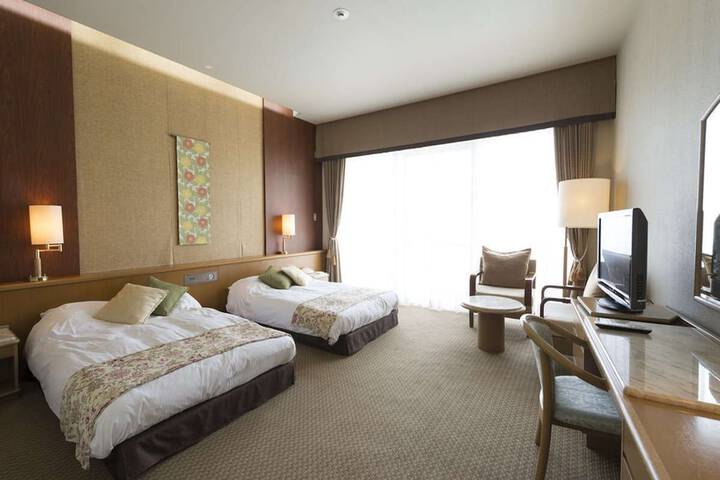 Room 2 of 34