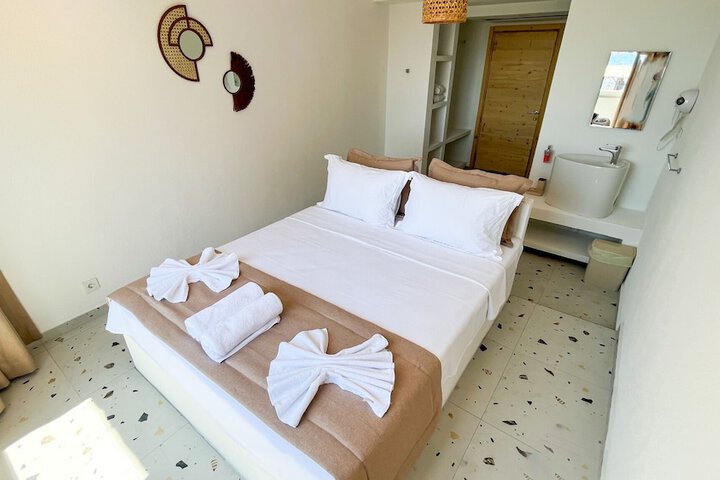 Room 2 of 48