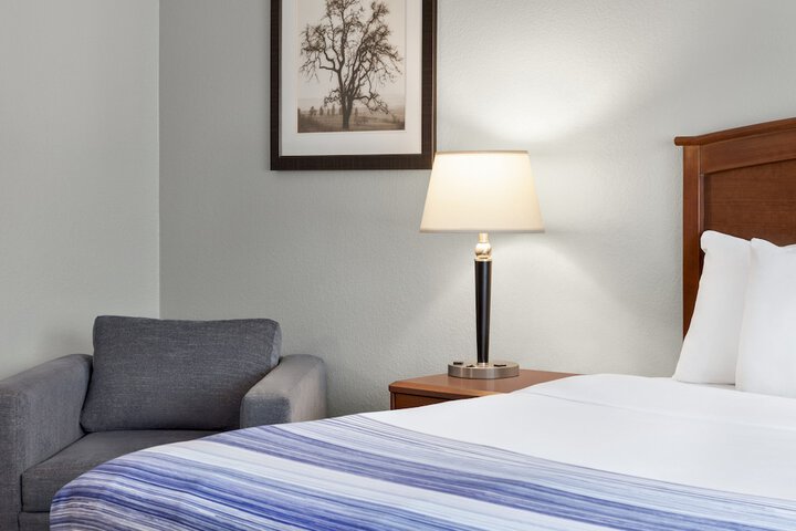 1 King Bed (1 of 21)