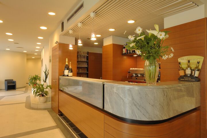 Lounge 70 of 75