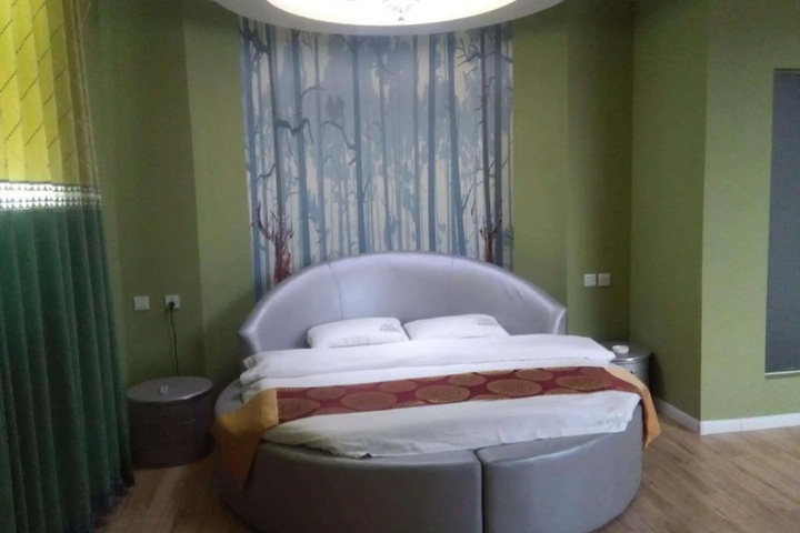 Room 5 of 5