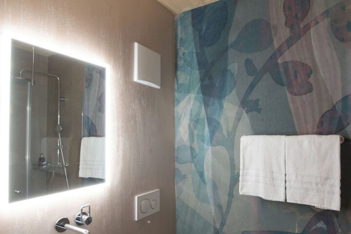 Room 42 of 65
