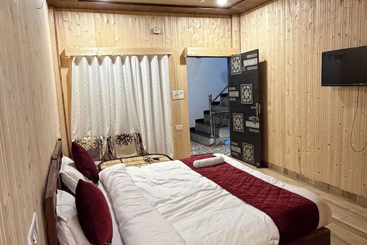 Room 8 of 23