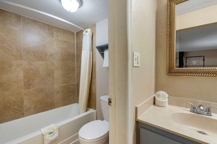 2 Double Beds (3 of 16)