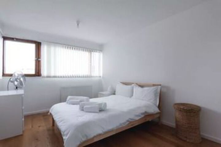 Room 4 of 10
