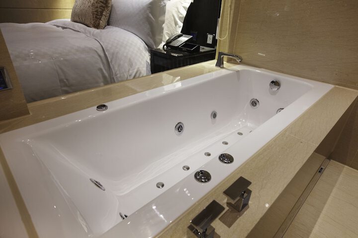Hot Tub 45 of 58