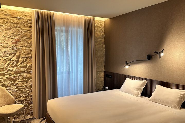 Room 6 of 61