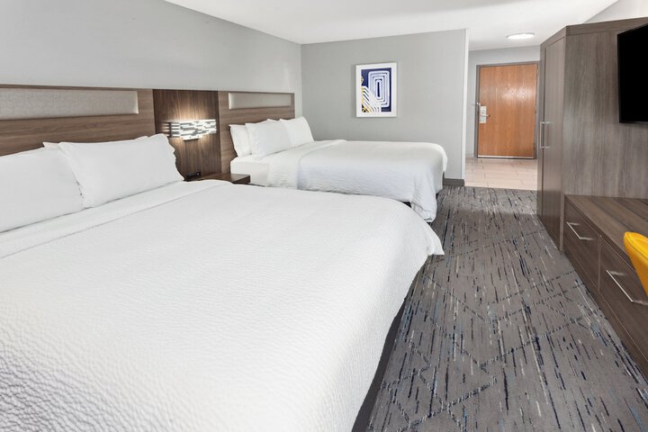 2 Queen Beds (4 of 11)