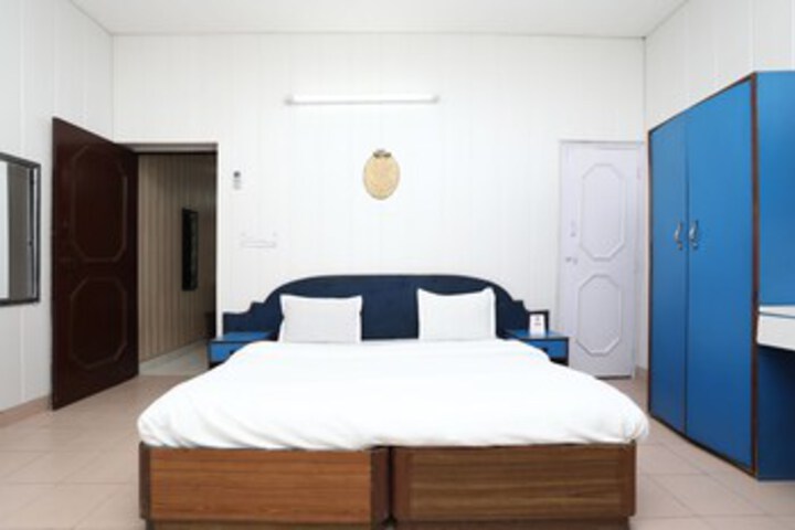 Room 15 of 25
