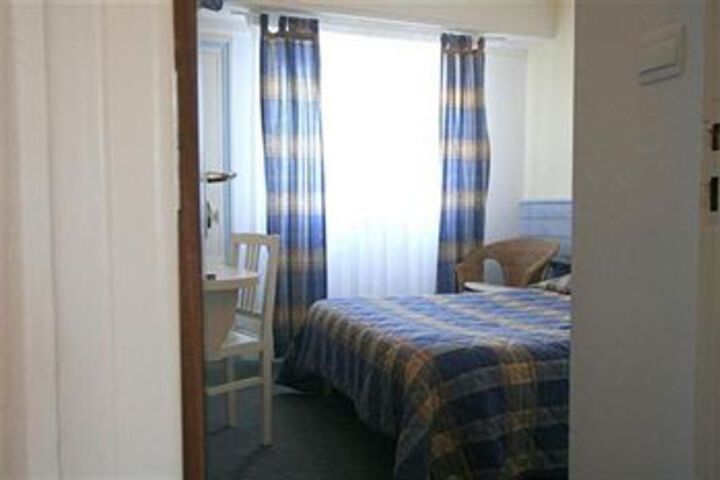 Room 5 of 18