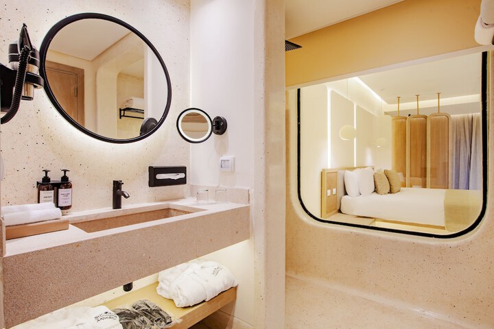 Room 29 of 42