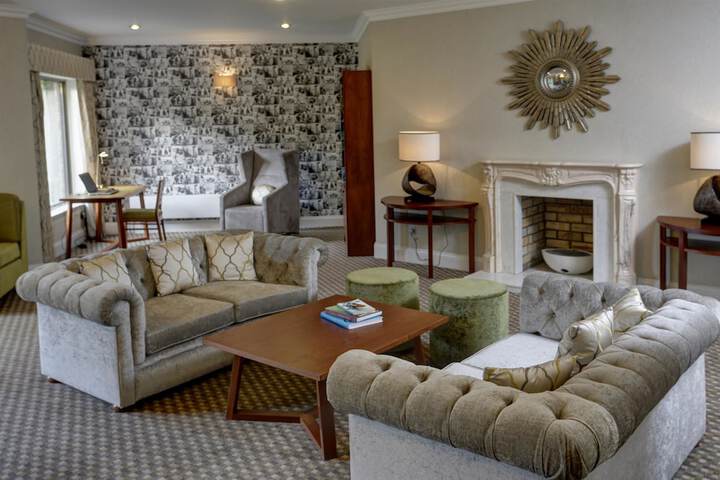 Lounge 64 of 80