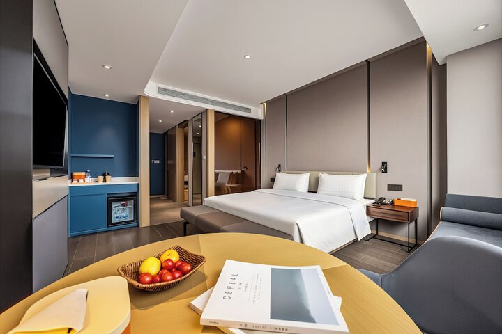 Room 5 of 38
