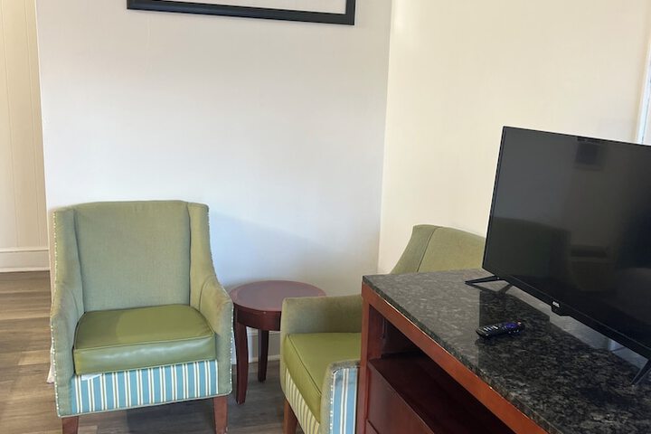 Basic Single Room (5 of 6)