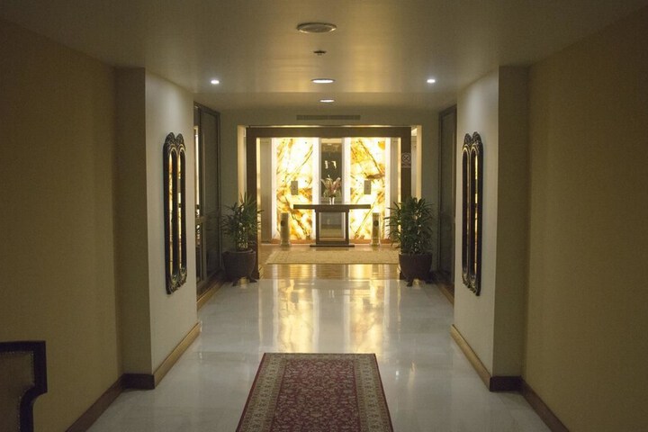 Ballroom/Hall 19 of 28