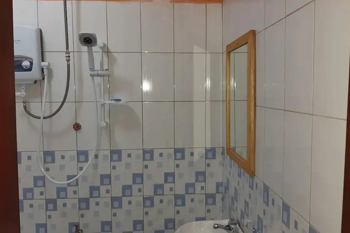 Room 10 of 13