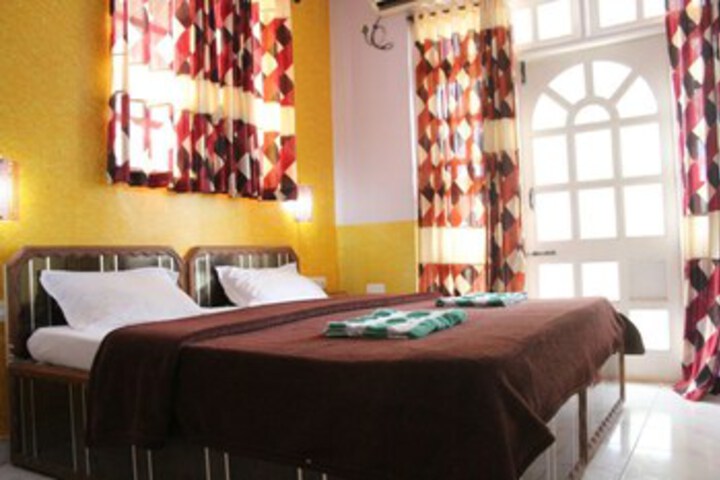 Room 6 of 8
