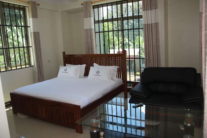 Room 4 of 16