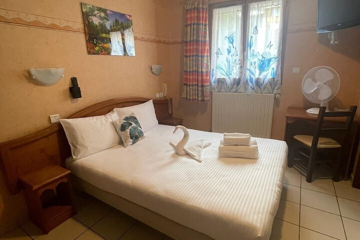 Room 3 of 28