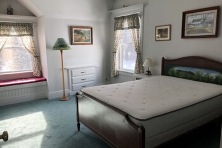Room 8 of 9