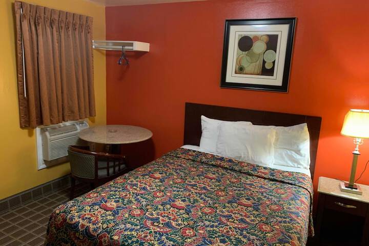 1 Queen Bed (1 of 16)