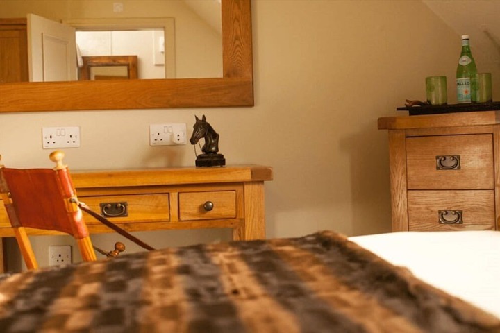 Room 9 of 18