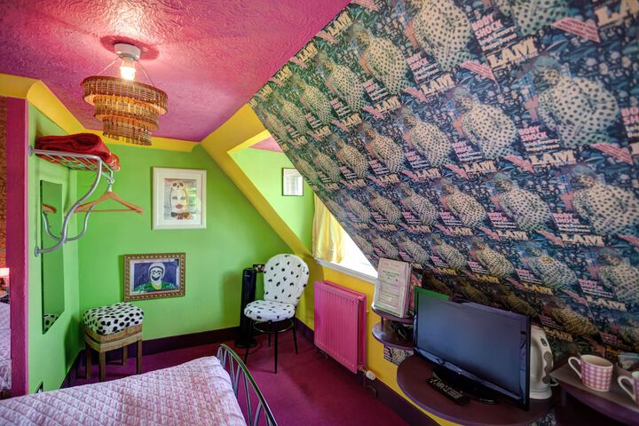 Room 17 of 272