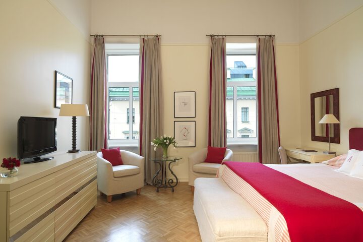Room 10 of 61