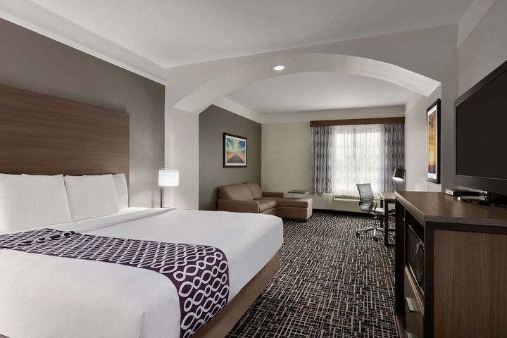 1 King Bed (5 of 12)