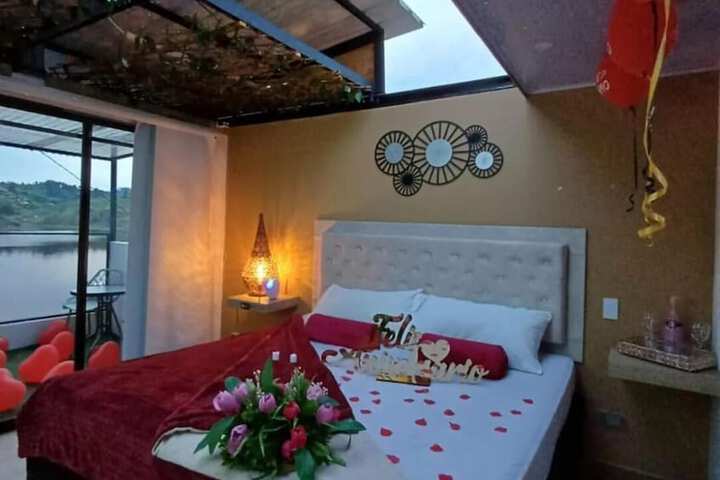 Room 3 of 100