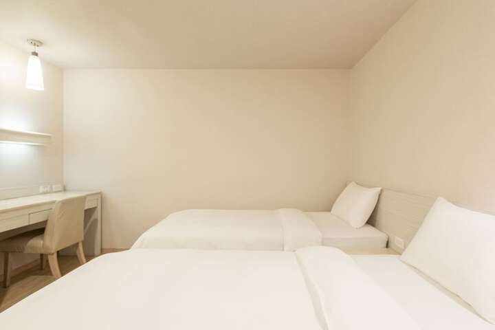 Room 12 of 24