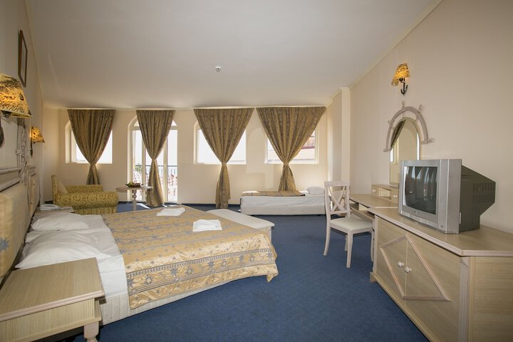 Room 32 of 124