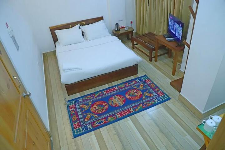 Room 3 of 9