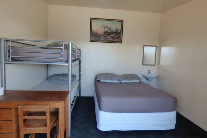 Room 6 of 39