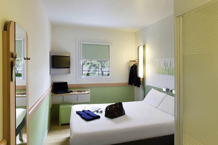 Room 5 of 35