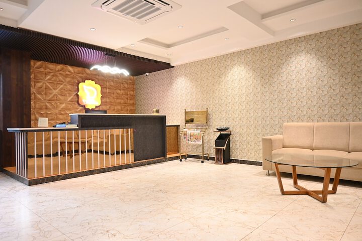 Lounge 20 of 22