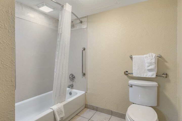 1 King Bed Microwave and Refrigerator WiFi Full Breakfast (16 of 22)