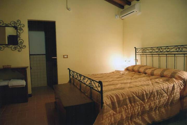 Room 6 of 69