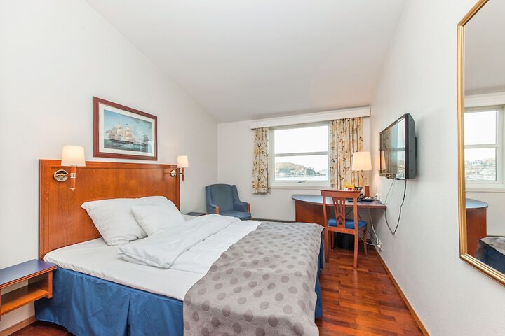 Room 12 of 34