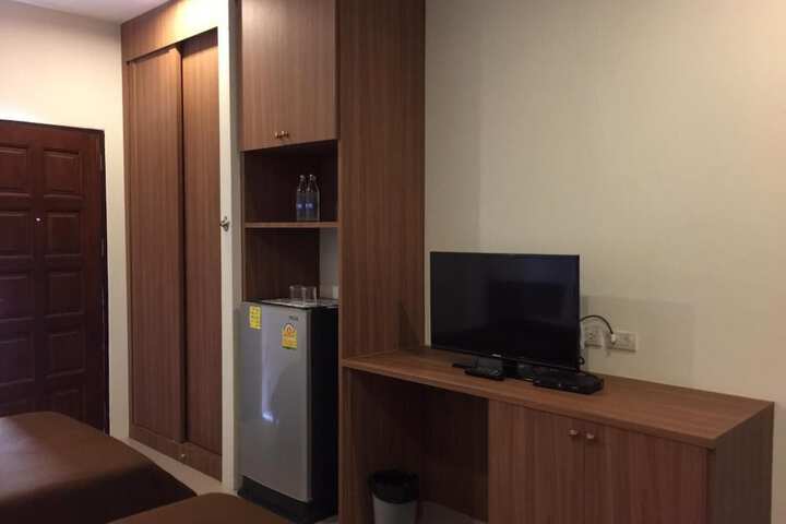 Room 17 of 33