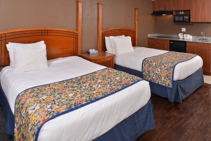 2 Double Beds (6 of 14)