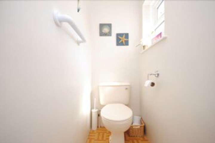 Room 2 of 33